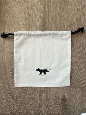Maison Kitsune dust bag (C152)